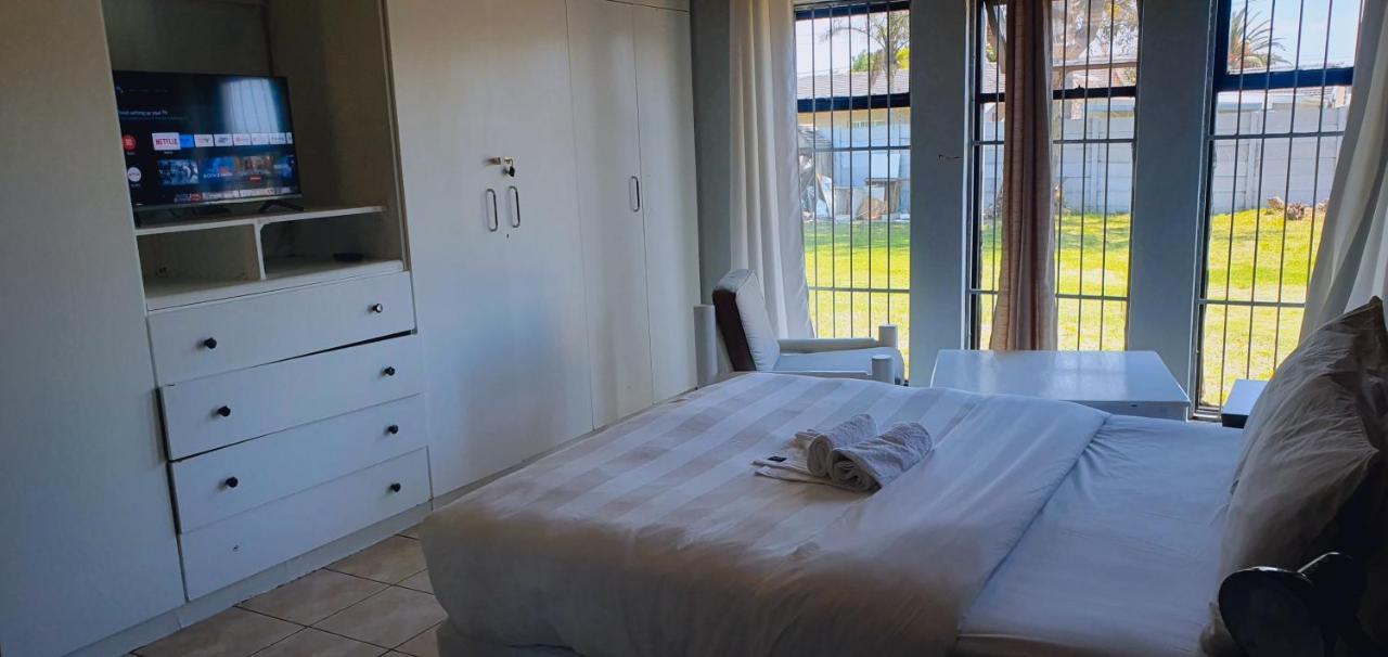 Sweet Home39 Guest House Summerstrand Port Elizabeth Exteriör bild